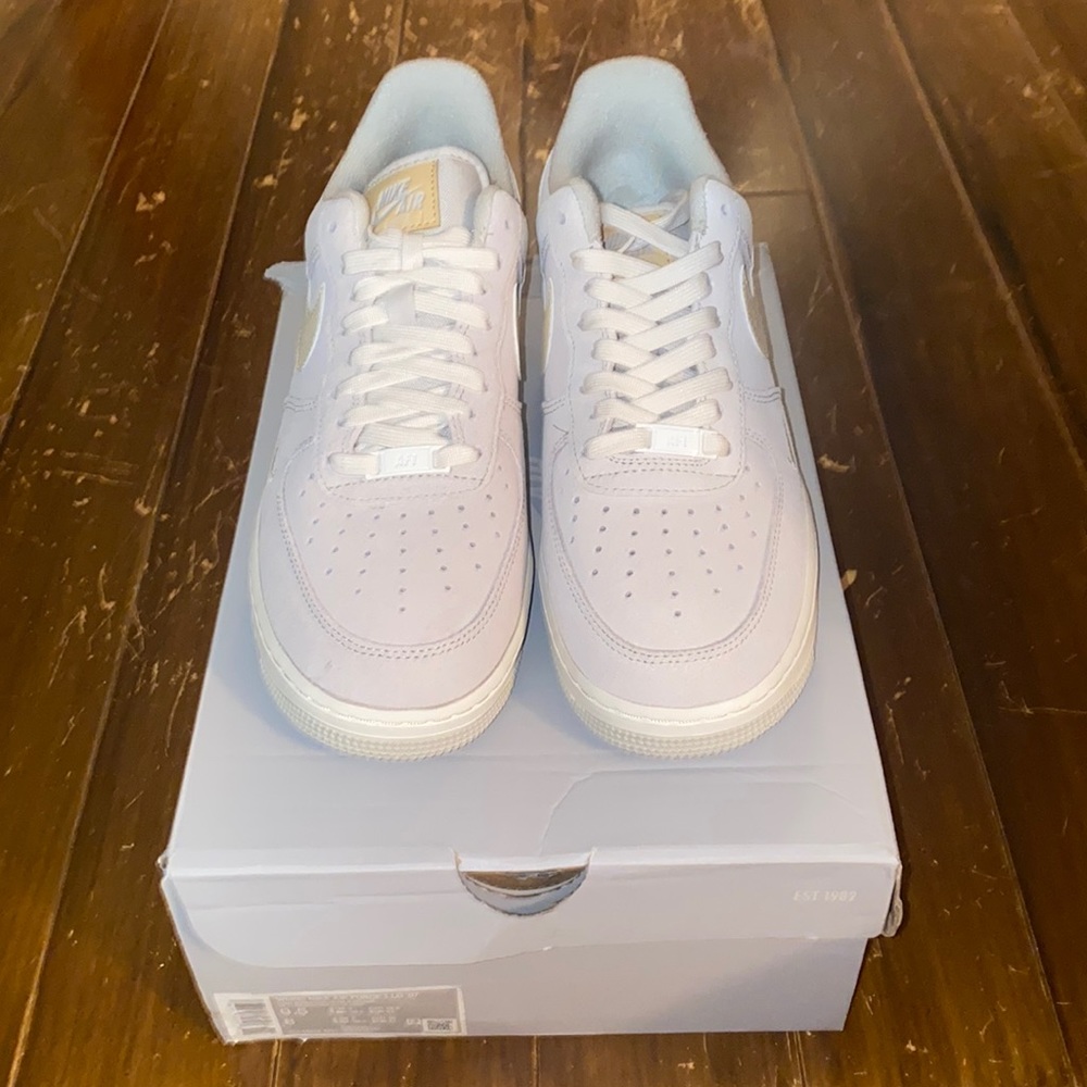Nike Air Force 1  Light Bone New in Box
